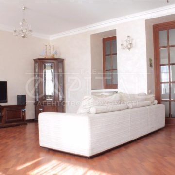 Sale of 4 rooms. Apartments on the street Klovsky descent 5