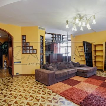 Sale of 5 rooms. Apartments on the street Pavlovskaya 18