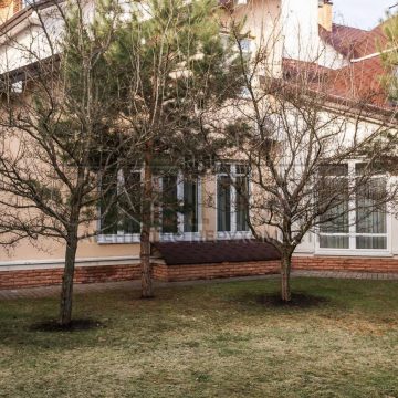 House for rent 450m², 8 ares, Kozin