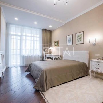 Sale of 3 rooms. Apartments on the street Dragomirova 20
