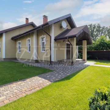 House for rent 211m², 8 ares, Kryukovshchina