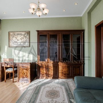 Оренда 4 кімн. квартири по вул. Коновальця Євгена 32Б