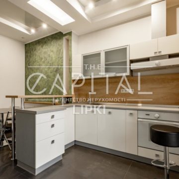 2-room apartment for sale on Andriy Verkhoglyada St. 3