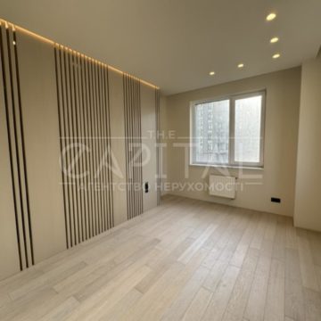 Sale of 4 rooms. Apartments on the street Dragomirova 4b
