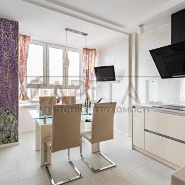 Sale of 3 rooms. Apartments on the street Anna Akhmatova 34
