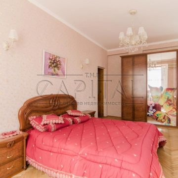 Sale of 4 rooms. Apartments on the street Bogomolets Academician 7/14