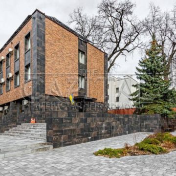 Sale of commercial real estate on the street Beresteyskyi, 900 m²