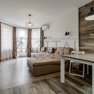 Rent 3 rooms Apartments on the street Poltavskaya 10