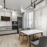 Продаж 2 кімн. квартири по вул. Дніпровська наб. 18Б | 1