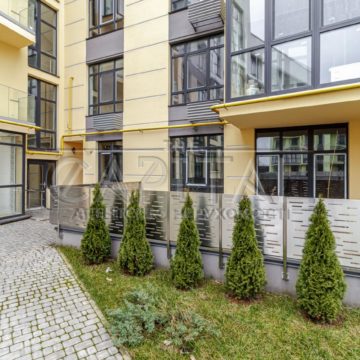 Sale of 3 rooms. Apartments on the street Bogatyrskaya 32