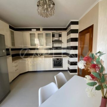 Rent 2 rooms Apartments on the street Yulia Zdanovskaya 73-79