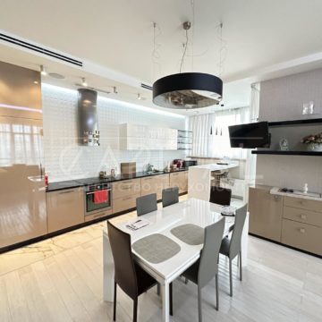 Rent 4 rooms Apartments on the street Dragomirova 3