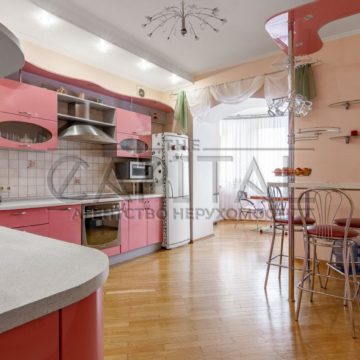 Rent 4 rooms Apartments on the street Volodymyr Ivasyuk Avenue 8