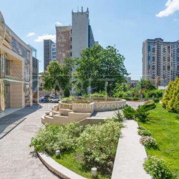 Продаж комерційної нерухомості по вул. Лумумби Патріса, 585 м²