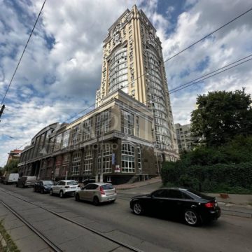 Продаж комерційної нерухомості по вул. Дмитрівська, 670 м²