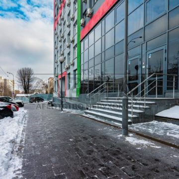 Продаж комерційної нерухомості по вул. Машинобудівна, 583 м²