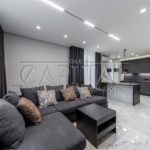Продаж 2 кімн. квартири по вул. Комарова Космонавта 11 | 1