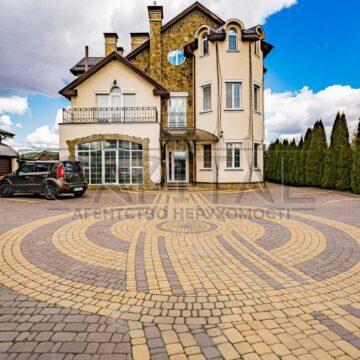 Продаж комерційної нерухомості по вул. Жовтнева, 1500 м²