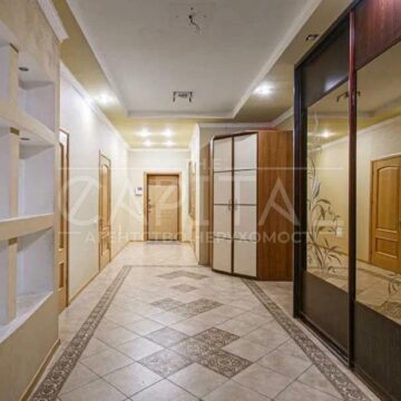 Оренда 4 кімн. квартири по вул. Левка Лук’яненка 21