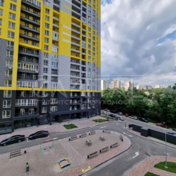 Продаж 2 кімн. квартири по вул. Радченка Петра 10