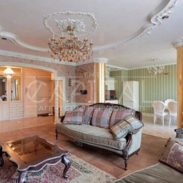 Продаж 4 кімн. квартири по вул. Окіпної Раїси 10б