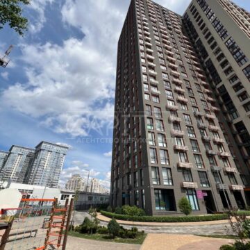 Продаж комерційної нерухомості по вул. Дніпровська наб., 88 м²