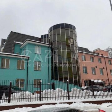 Продаж комерційної нерухомості по вул. Задорожний, 1600 м²