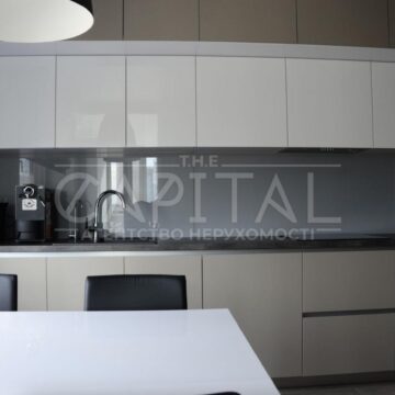 Продаж 3 кімн. квартири по вул. Дніпровська наб. 16Г