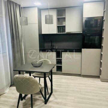 Продаж 1 кімн. квартири по вул. Максимовича Михайла 24