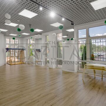 Продаж комерційної нерухомості по вул. Метрологічна, 220 м²