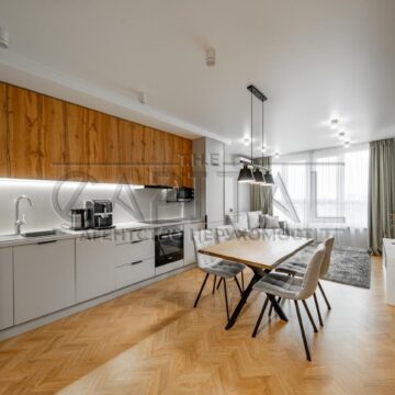 Продаж 3 кімн. квартири по вул. Максимовича Михайла 32