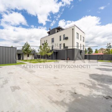 Продаж комерційної нерухомості по вул. Київська, 620 м²
