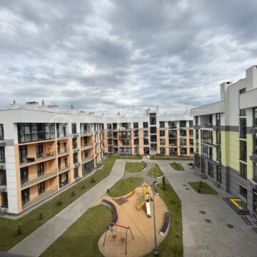 Продаж 2 кімн. квартири по вул. Богатирська 32
