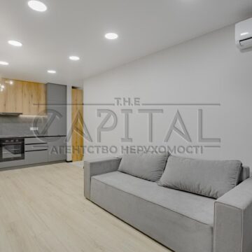 Продаж 3 кімн. квартири по вул. Максимовича Михайла 24