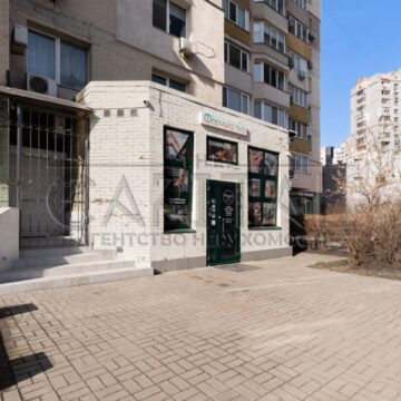 Commercial real estate for sale on Hryhorenka Petra St., 215 m²