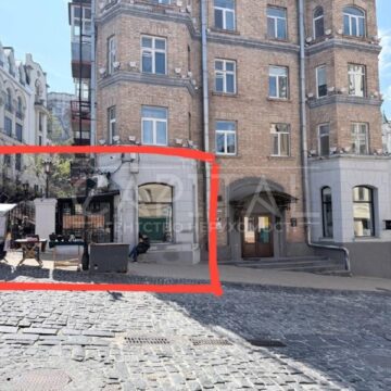 Продаж комерційної нерухомості по вул. Андріївський Узвіз, 71.2 м²