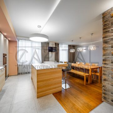 5-room apartment for sale at 47 Zvirynetska St.