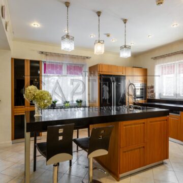 Оренда будинку 250м², 8 соток, Гостомель