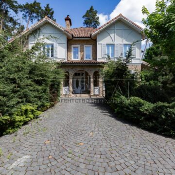 Оренда 6 кімн. квартири по вул. Курортна