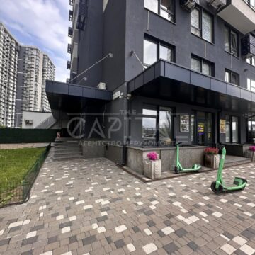 Продаж комерційної нерухомості по вул. Зарічна, 120 м²
