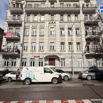 Продаж 8 кімн. квартири по вул. Ярославів Вал 38