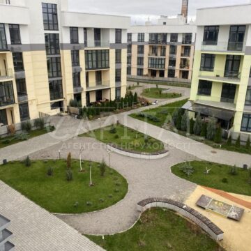 Продаж 2 кімн. квартири по вул. Богатирська 32