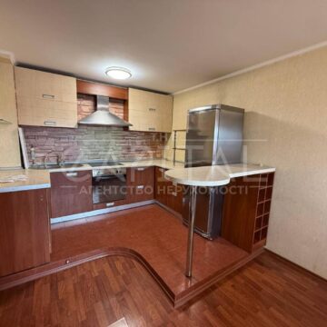 Продаж  кімн. квартири по вул. Святошинська 1