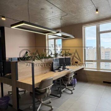 Продаж комерційної нерухомості по вул. Жилянська, 81 м²