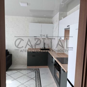 Продаж 2 кімн. квартири по вул. Ревуцького