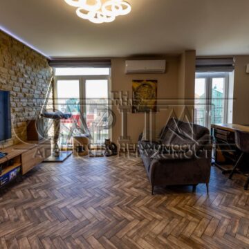 Продаж 3 кімн. квартири по вул. Регенераторна 4