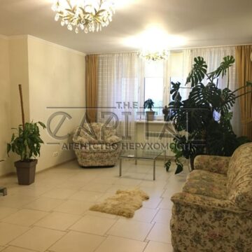 Продаж 2 кімн. квартири по вул. Срібнокільська 1