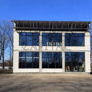 Продаж комерційної нерухомості по вул. Центральна, 450 м²
