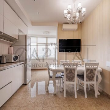 Продаж 2 кімн. квартири по вул. Лесі Українки 7а