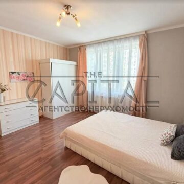 Продаж 3 кімн. квартири по вул. Дніпровська наб. 19А